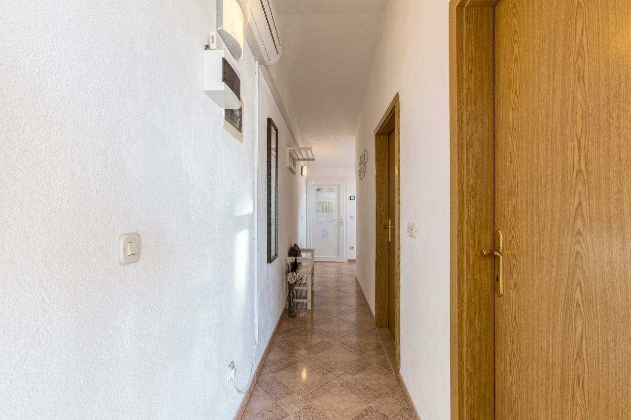 Ivka Apartment *
